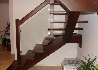schody-drewniane-jednobelkowe (34)