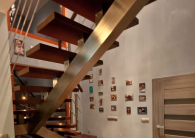 schody-metalowo-drewniane-jednobelkowe (14)