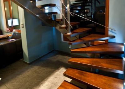 schody-metalowo-drewniane-jednobelkowe (16)